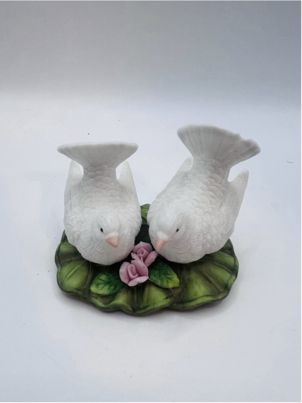 Vintage 1985 Lefton Hand Painted Porcelain Doves Figurine Wedding Love Nest Egg - Picture 7 of 7